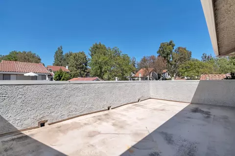 Exterior - 905 Thistlegate, Oak Park, CA 91377 photo 4 of 9