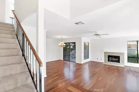 Living - 905 Thistlegate, Oak Park, CA 91377 photo 1 of 5
