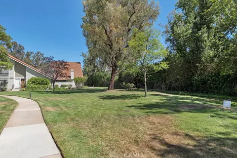 Exterior - 905 Thistlegate, Oak Park, CA 91377 photo 2 of 9