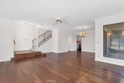 Living - 905 Thistlegate, Oak Park, CA 91377 photo 4 of 5