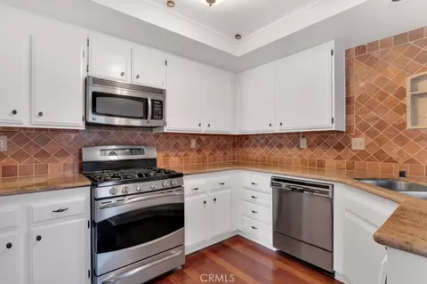 Kitchen - 905 Thistlegate, Oak Park, CA 91377 photo 3 of 4