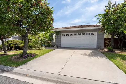 8282 Delfino Cir, Huntington Beach, CA 92646