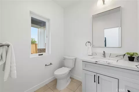 Bath - 609 Nomad Ct, Hayward, CA 94544 photo 1 of 6