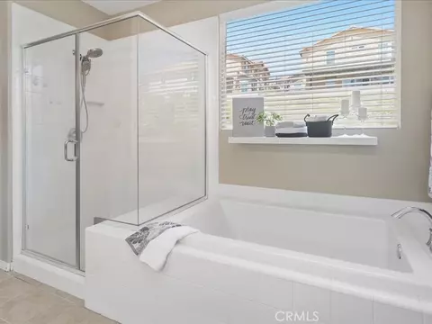 Bath - 27364 Ellery Pl, Saugus, CA 91350 photo 2 of 5