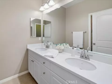 Bath - 27364 Ellery Pl, Saugus, CA 91350 photo 4 of 5