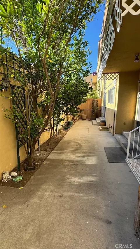 6225 Coldwater Canyon Ave #117, North Hollywood, CA 91606
