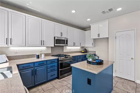 Kitchen - 29908 Shadow, Castaic, CA 91384 photo 3 of 7