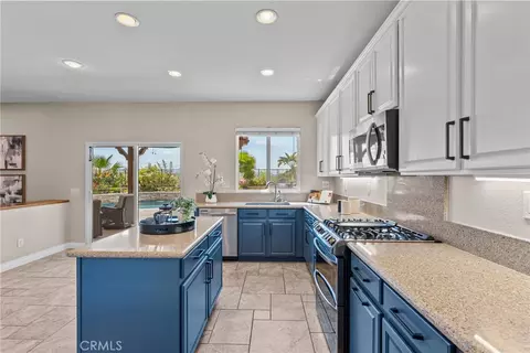 Kitchen - 29908 Shadow, Castaic, CA 91384 photo 5 of 7