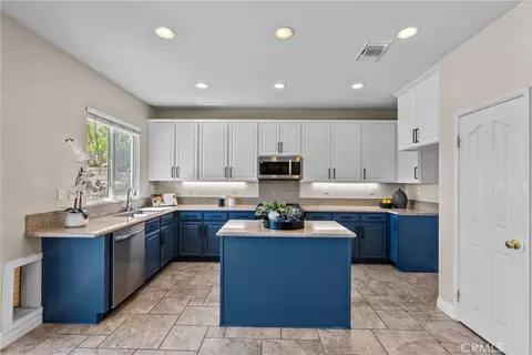 Kitchen - 29908 Shadow, Castaic, CA 91384 photo 2 of 7