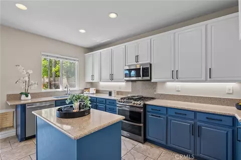 Kitchen - 29908 Shadow, Castaic, CA 91384 photo 4 of 7
