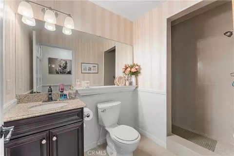 Bath - 5641 Hickory St, Palmdale, CA 93551 photo 1 of 6