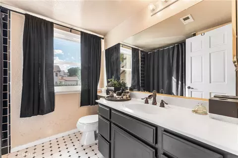 Bath - 5641 Hickory St, Palmdale, CA 93551 photo 2 of 6