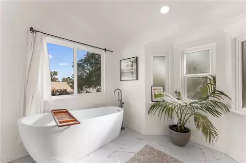 Bath - 5641 Hickory St, Palmdale, CA 93551 photo 5 of 6