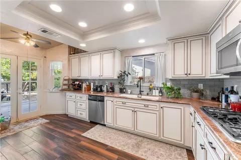 Kitchen - 5641 Hickory St, Palmdale, CA 93551 photo 3 of 6