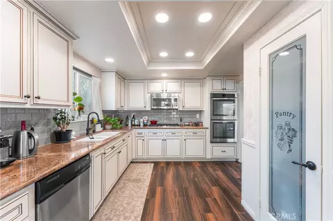 Kitchen - 5641 Hickory St, Palmdale, CA 93551 photo 4 of 6