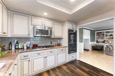 Kitchen - 5641 Hickory St, Palmdale, CA 93551 photo 6 of 6