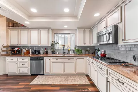 Kitchen - 5641 Hickory St, Palmdale, CA 93551 photo 2 of 6