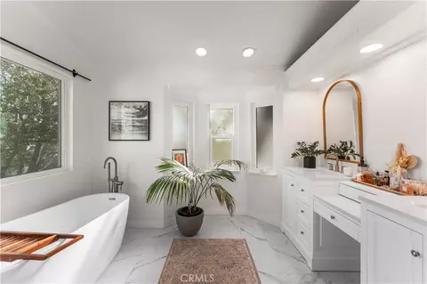 Bath - 5641 Hickory St, Palmdale, CA 93551 photo 3 of 6