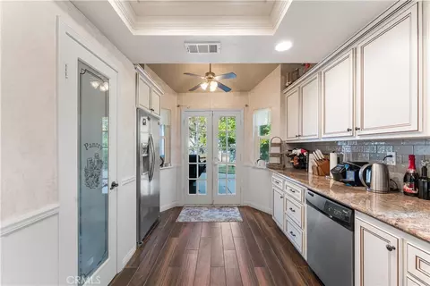 Entry Way - 5641 Hickory St, Palmdale, CA 93551 photo 7 of 9
