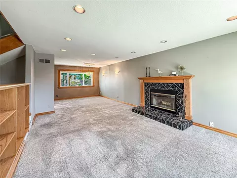 Living - 2235 Burnside, Simi Valley, CA 93065 photo 2 of 10