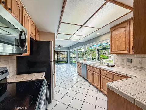 Kitchen - 2235 Burnside, Simi Valley, CA 93065 photo 5 of 5