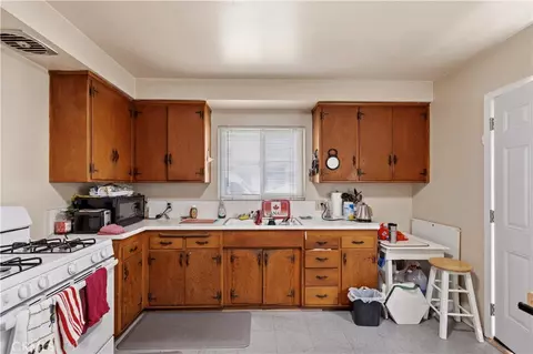 Kitchen - 710 E Cedar, Burbank, CA 91501 photo 4 of 4