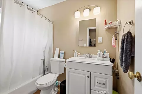 Bath - 710 E Cedar, Burbank, CA 91501 photo 3 of 3