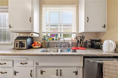 Kitchen - 710 E Cedar, Burbank, CA 91501 photo 2 of 4