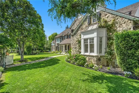 10343 Valley Spg, Toluca Lake, CA 91602