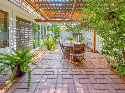 10439 Larwin, Chatsworth, CA 91311