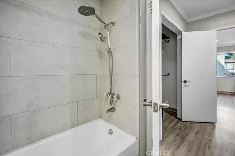 Bath - 972 E California #304, Pasadena, CA 91106 photo 2 of 3