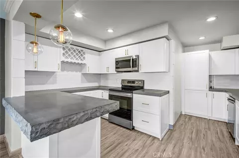 Kitchen - 972 E California #304, Pasadena, CA 91106 photo 2 of 4