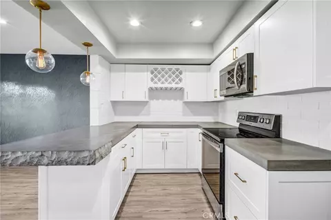 Kitchen - 972 E California #304, Pasadena, CA 91106 photo 3 of 4