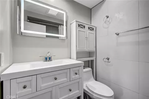 Bath - 972 E California #304, Pasadena, CA 91106 photo 1 of 3