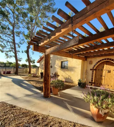 11524 Deep Creek Rd, Apple Valley, CA 92308