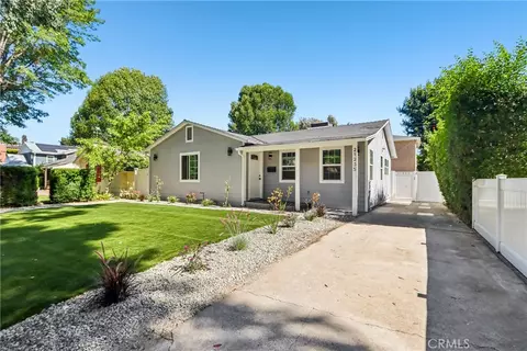21235 Lopez St, Woodland Hills, CA 91364
