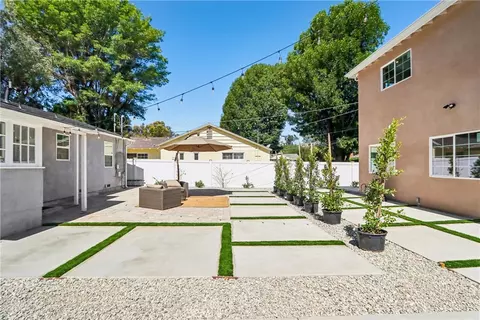 21235 Lopez St, Woodland Hills, CA 91364