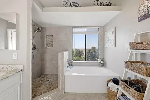 Bath - 4621 Brisa, Palmdale, CA 93551 photo 4 of 4