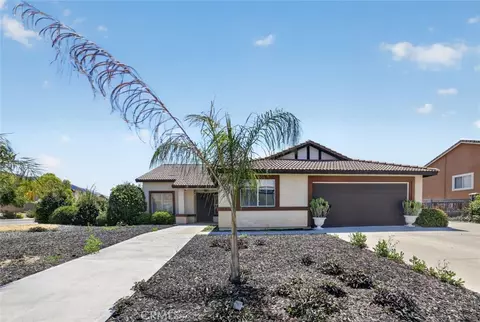 7803 Calle Carrisa St, Highland, CA 92346