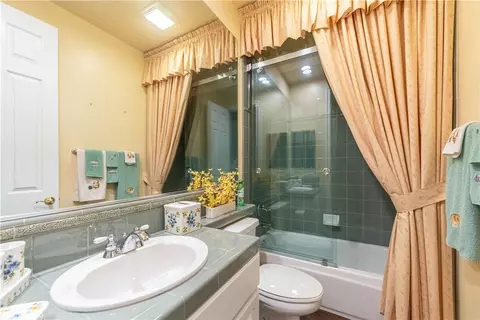 Bath - 260 Heath Meadow Ct, Simi Valley, CA 93065 photo 5 of 6