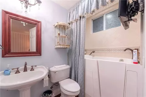 Bath - 260 Heath Meadow Ct, Simi Valley, CA 93065 photo 2 of 6