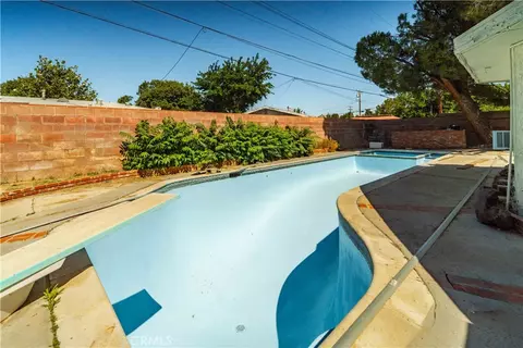 Exterior - 44937 E 5th St, Lancaster, CA 93535 photo 7 of 7