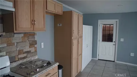 Entry Way - 44937 E 5th St, Lancaster, CA 93535 photo 3 of 3