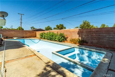 Exterior - 44937 E 5th St, Lancaster, CA 93535 photo 5 of 7