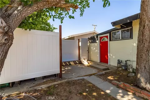 Exterior - 44937 E 5th St, Lancaster, CA 93535 photo 4 of 7
