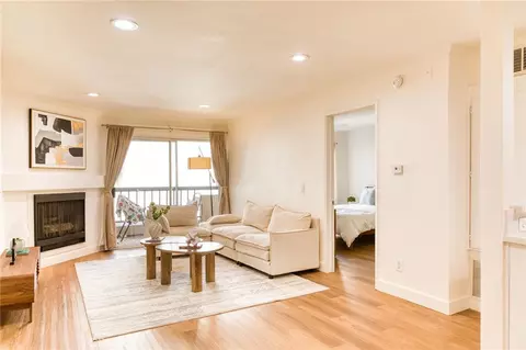 5510 Owensmouth #128, Woodland Hills, CA 91367