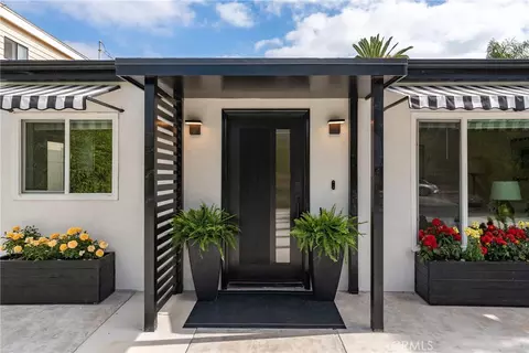 22432 Burbank, Woodland Hills, CA 91367