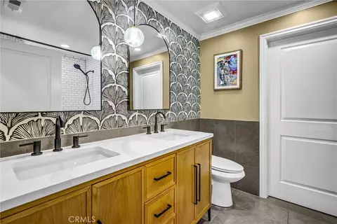 Bath - 6830 Bothwell Rd, Reseda, CA 91335 photo 2 of 4