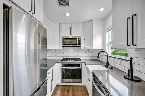 Kitchen - 6830 Bothwell Rd, Reseda, CA 91335 photo 4 of 4