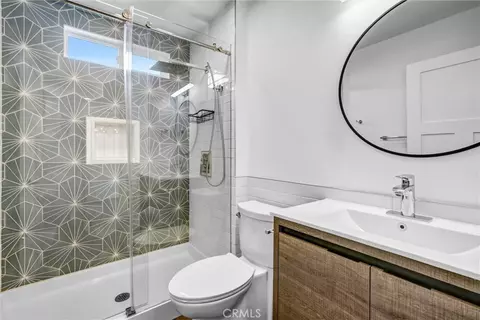 Bath - 6830 Bothwell Rd, Reseda, CA 91335 photo 4 of 4